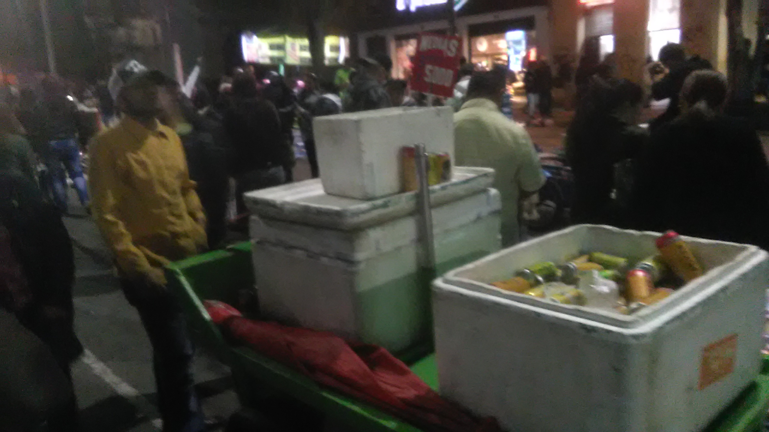 Beer vendor in Bogot&aacute;